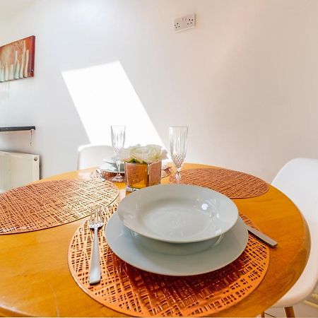 Stylish 3-Bed Terraced House With Wi-Fi Apartment Chatham  Luaran gambar